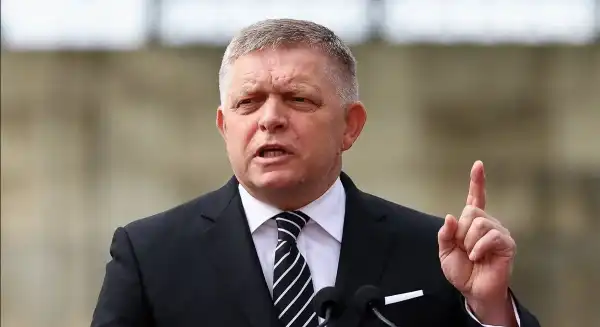 Словаччина може призупинити виділення 90 мільярдів євро з фондів ЄС для України, повідомляє Фіцо. 11