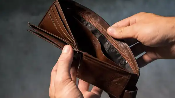 Українці віддають до 84% свого бюджету на життєво важливі товари та послуги, як показало дослідження 1