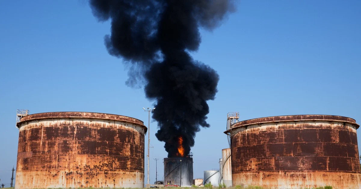 Удар по НПЗ Удар по НПЗ