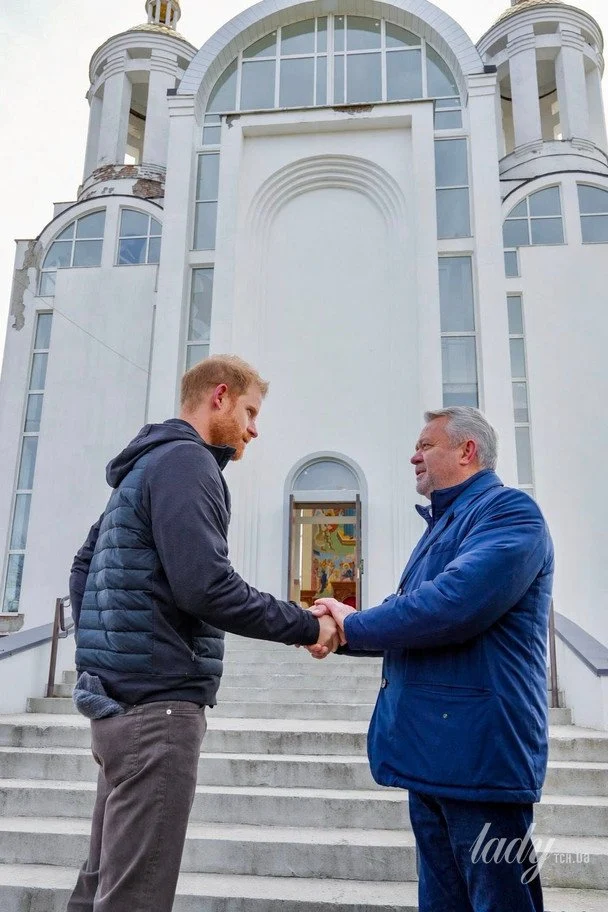 Принц Гаррі в Бучі, фото: facebook.com/buchagolova