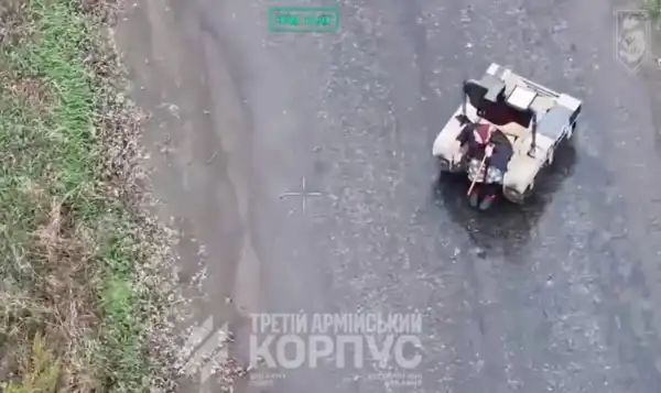 «Бабусю, заходьте!» Військові України врятували 77-річну жінку за допомогою робота 6