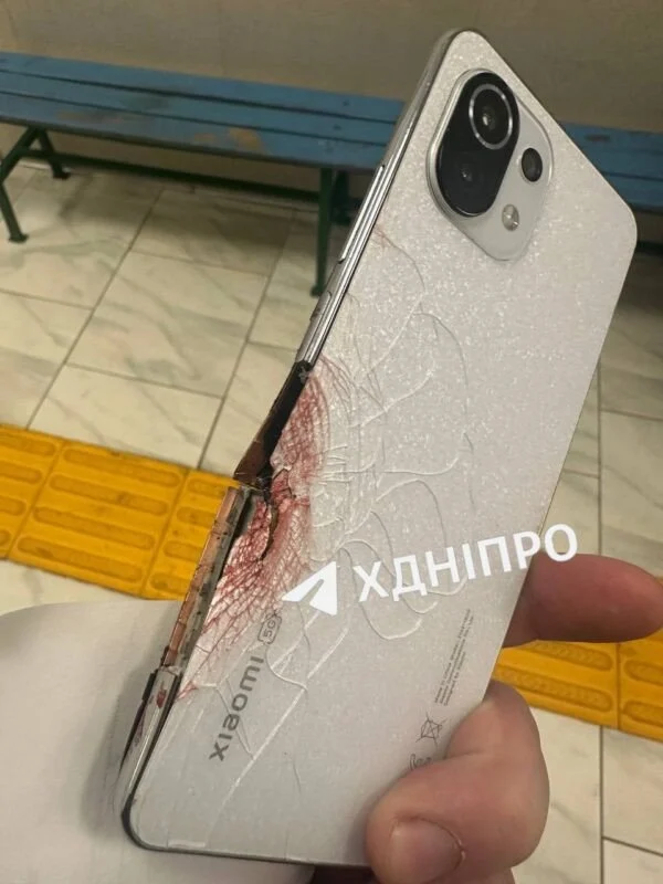 Пошкоджений телефон / © Фото з відкритих джерел