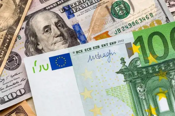 Вартість євро та долара в банках і пунктах обміну валют змінилася: як змінилися курси. 19