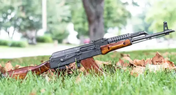 Дезертир з Харківщини намагався продати фронтову зброю: деталі&hellip;