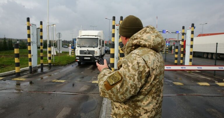 В Польше задержали украинцев за перевозку 12 россиян-нелегалов: чем всё закончилось 18