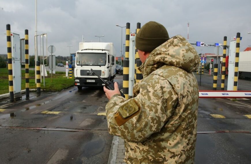 В Польше задержали украинцев за перевозку 12 россиян-нелегалов: чем всё закончилось