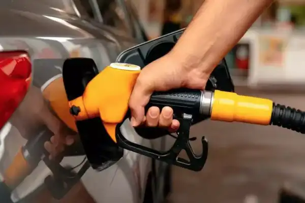 Ціни на бензин пішли вниз: скільки коштує пальне на заправках 9 квітня 4