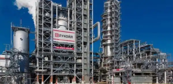 Украинские беспилотники вывели из строя один из четырех крупнейших нефтеперерабатывающих заводов России, сообщает Reuters. 3