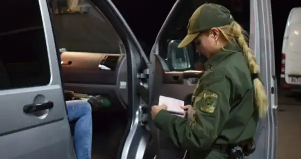 Кому з жінок можуть заборонити виїзд: повний список 11