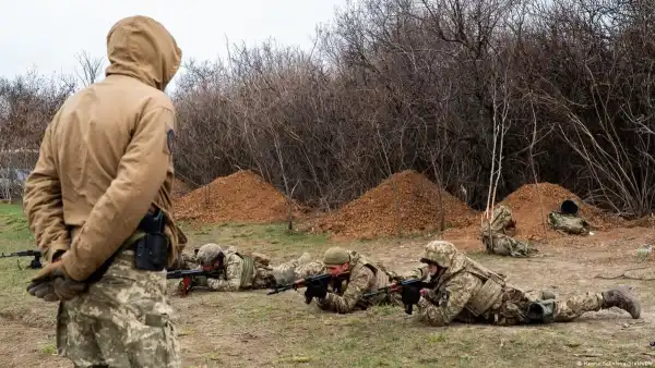 Військовий омбудсмен повідомляє про сотні випадків госпіталізації через пневмонію, зафіксованих у деяких навчальних центрах. 3