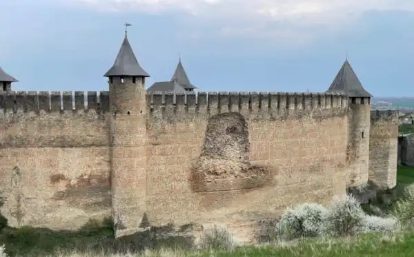 Частина старовинної стіни зруйнувалася в Кам’янець-Подільській фортеці