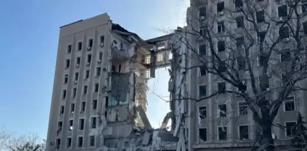 Миколаїв: Хлопець стрибнув із зруйнованої будівлі ОВА, повідомляє&hellip;