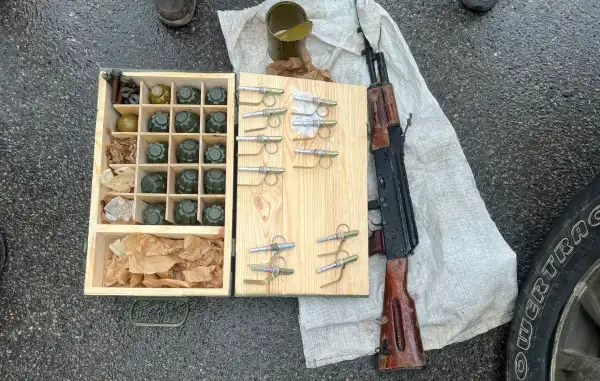 На Харківщині правоохоронець реалізовував зброю, що надійшла з передової; його схопили, - ДБР 10