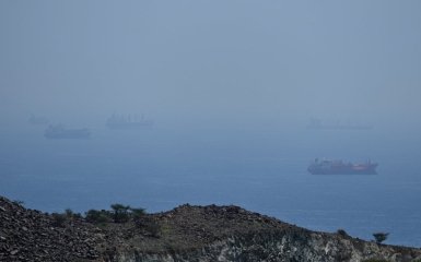 Три вантажні судна, що перевозили контейнери, опинилися під вогнем у Ормузькій протоці,&hellip;