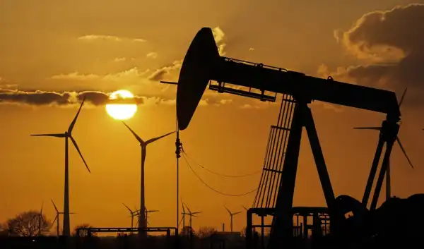Протока Ормуз залишається перекритою, вартість нафти продовжує збільшуватися, – Reuters 3