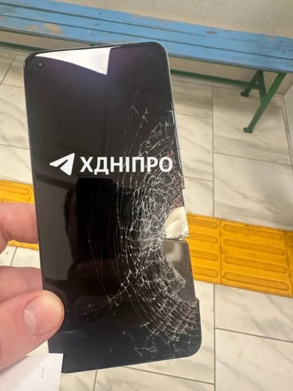 Пошкоджений телефон / © Фото з відкритих джерел