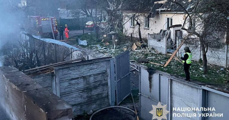 На Чернігів обрушилася масована атака дронів: є загиблий підліток та руйнування. 17