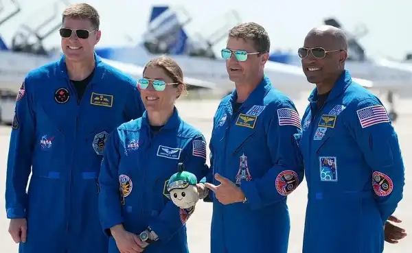 Місячна місія NASA стикається з початковими проблемами: туалет&hellip;