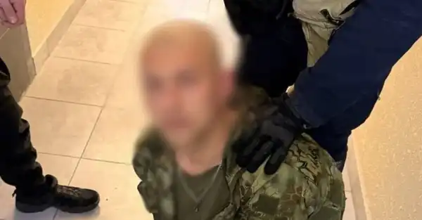 На території київського житлового комплексу було помічено чоловіка&hellip;