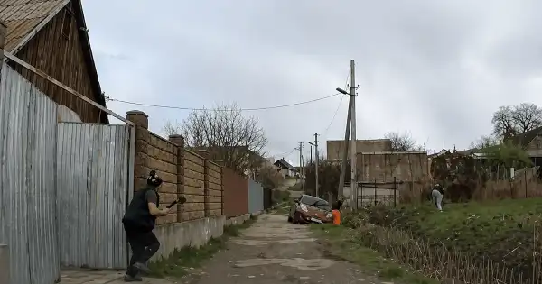 Сокира, камінь та балончик: патрульних атакували у Запоріжжі 22