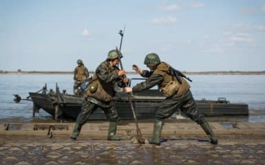 Російські загарбники намагаються облаштуватися на островах неподалік Херсона.