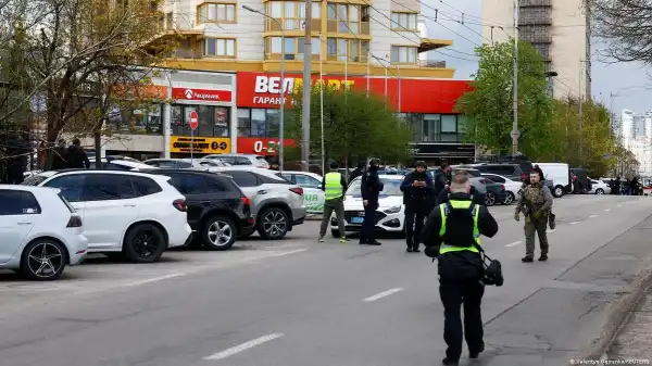 Глава МВС: Усіх патрульних відправлять на полігон після інциденту зі стріляниною в Києві 9
