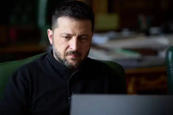 Президент Зеленський вніс на розгляд Верховної Ради законопроекти щодо продовження мобілізації та запровадження воєнного стану. 7