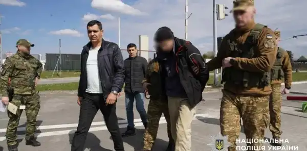 Колишнього вчителя, який приїхав воювати на стороні РФ та був захоплений у полон, Україна вислала до Азербайджану. 6