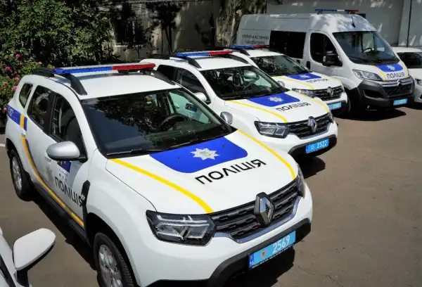 На Волині чоловік навмисно пошкодив поліцейське авто 1
