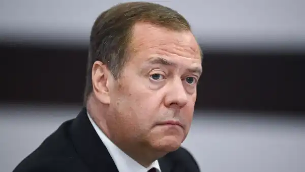 Медведєв заявив, що терпіння Росії до України вичерпалося 21