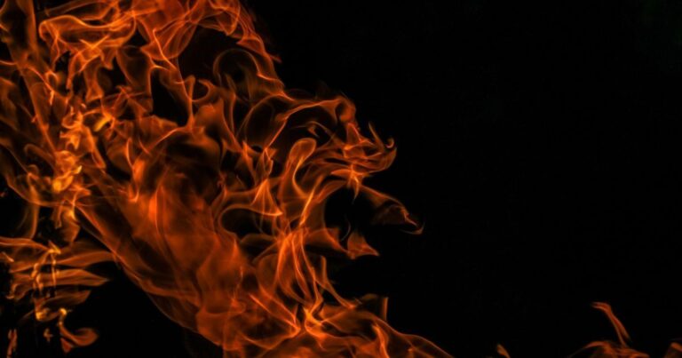 Російські сили обстрілюють Запоріжжя безпілотниками: в житловому кварталі виникло займання (фото) 10