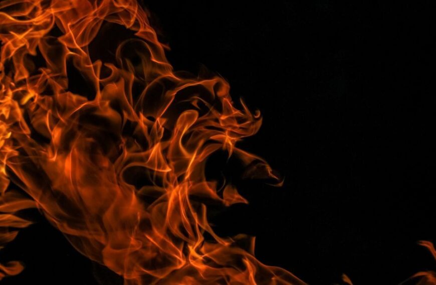 Головна 47 Російські сили обстрілюють Запоріжжя безпілотниками: в житловому кварталі виникло займання (фото)