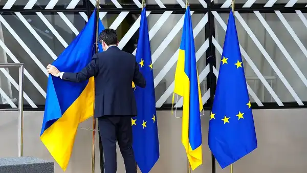 ЄС розробляє пакет короткострокових переваг для України, наближаючи її, а не приймаючи. 5