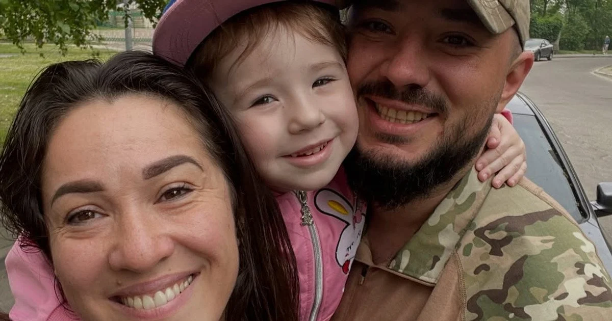 Наталка Карпа з чоловіком та донькою