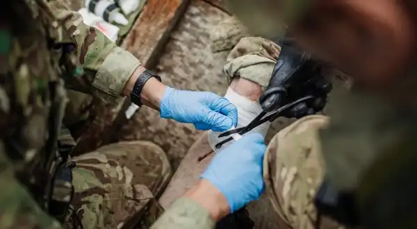 Український лікар розповів про реформи в медицині на передовій.