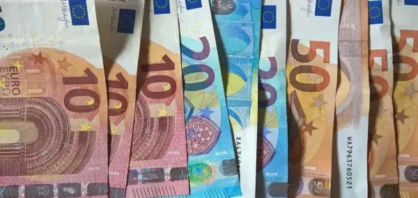 Угорщина хоче вивільнити 90 мільярдів євро для України, повідомляє Bloomberg. 12