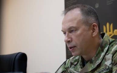 Головна 20 За словами Сирського, Росія пришвидшено розгортає чотири додаткові полки, двадцять чотири дивізіони та сто…
