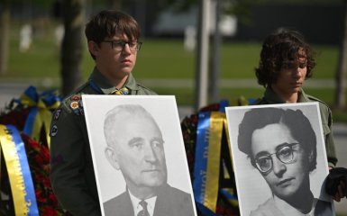 Лідер ОУН Андрій Мельник і його дружина Софія знайшли останній спочинок на Національному меморіальному цвинтарі. 7
