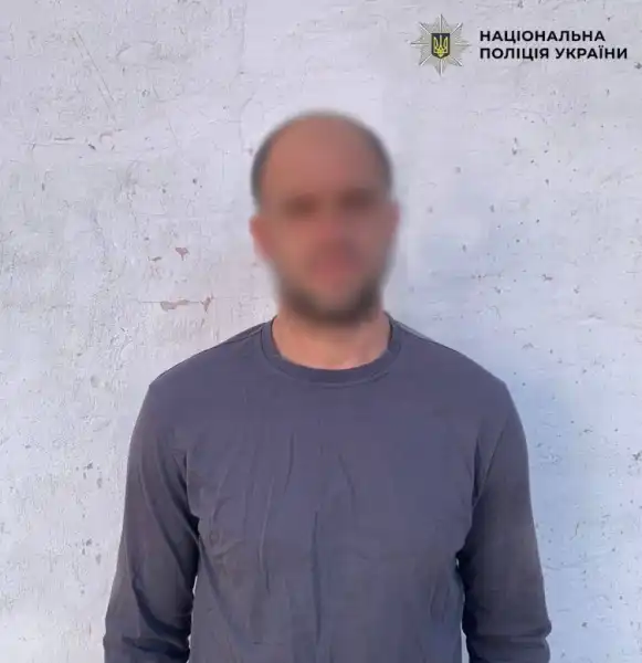 У столиці, на Подолі, спіймали чоловіка, котрий обкрадав житла, постраждалі від вибухів. 5 У столиці, на Подолі, спіймали чоловіка, котрий обкрадав житла, постраждалі від вибухів. 5