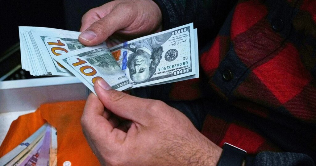 Валютні коливання в червні: експерт поділився несподіваним припущенням 4 Валютні коливання в червні: експерт поділився несподіваним припущенням 4