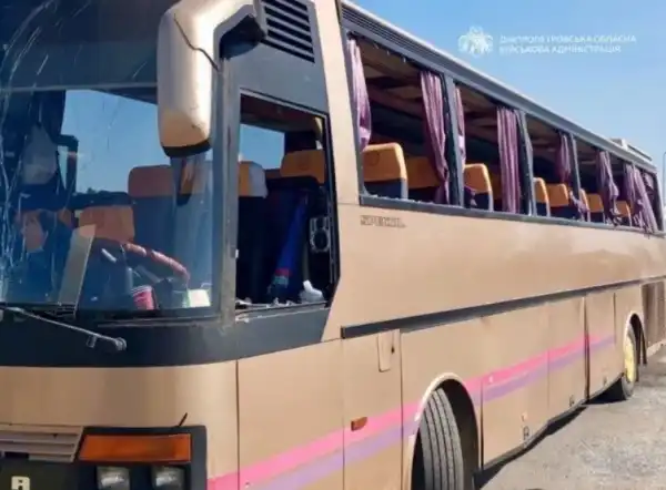 Окупанти вдарили поряд з автобусом із 40 дітьми на Дніпропетровщині: є поранені 5