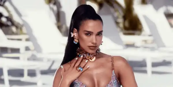 Головна 57 Dua Lipa позивається на Samsung на 15 мільйонів…