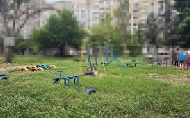 Російські війська обстріляли дитячий майданчик у Херсоні з реактивних систем залпового вогню, внаслідок чого є загиблі та поранені. 2
