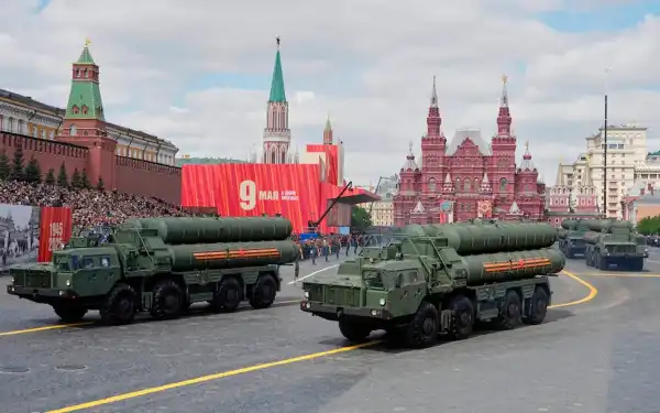 Скорочений парад на Червоній площі свідчить про страхи Путіна, - The Telegraph 6 Скорочений парад на Червоній площі свідчить про страхи Путіна, - The Telegraph 4