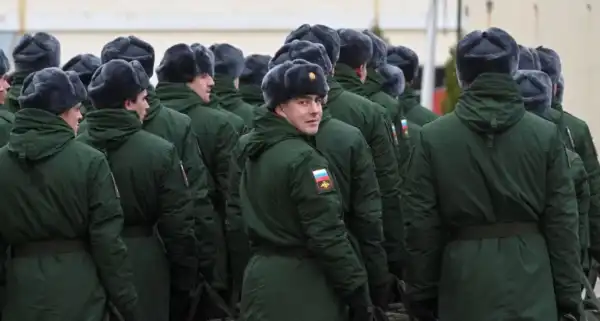 Донбас: Росія набирає студентів на окупованих територіях до армії, повідомляють ЗМІ 10