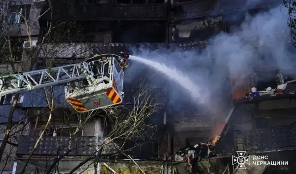 Головна 51 Нічна атака на Черкаси: російський безпілотник влучив у…