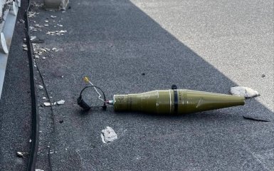 Російські FPV-дрони, що атакують з дахів будинків у тилу, становлять нову загрозу, як повідомляє "Флеш". 19
