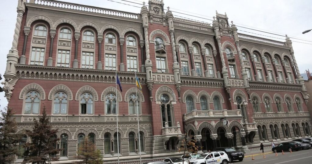 Нацбанк знизив прогноз ВВП: коли прогнозують зростання економіки в Україні 7