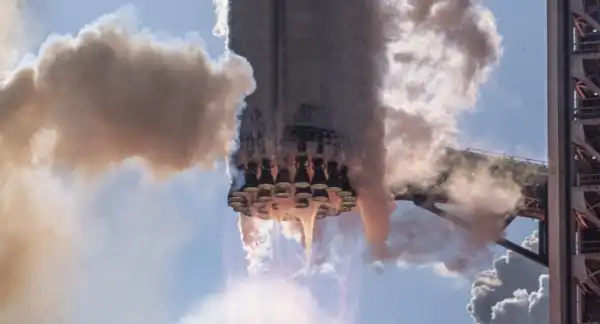 Вибух Starship V3 над океаном: ракета зазнала катастрофи одразу після історичного польоту в Індійському океані 1 Вибух Starship V3 над океаном: ракета зазнала катастрофи одразу після історичного польоту в Індійському океані 1
