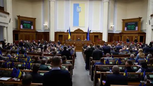 Президент подав до Верховної Ради законопроект про затвердження угоди з Євросоюзом про позику на 90 мільярдів євро. 3 Президент подав до Верховної Ради законопроект про затвердження угоди з Євросоюзом про позику на 90 мільярдів євро. 3